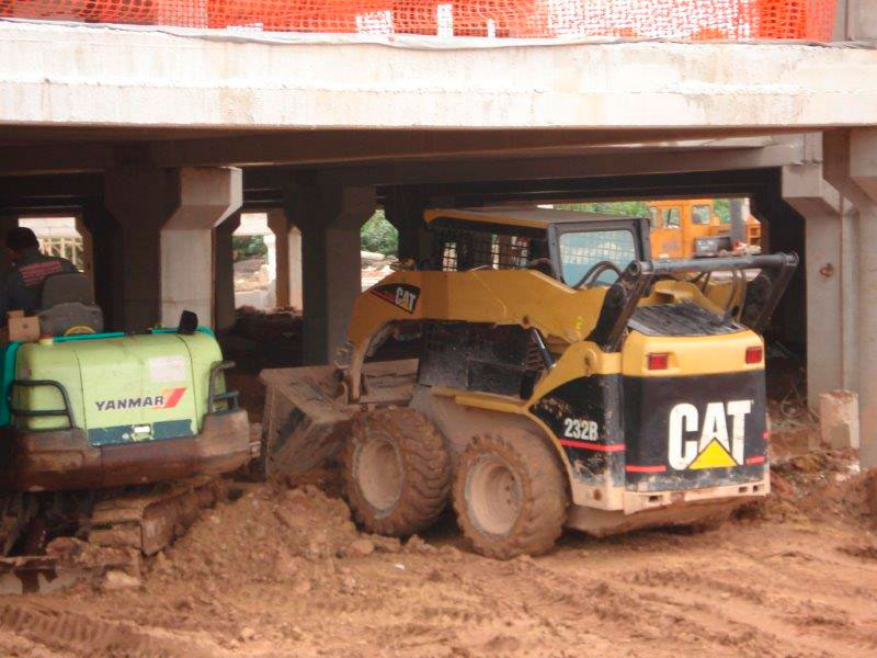 Terraplenagem e locação de máquinas